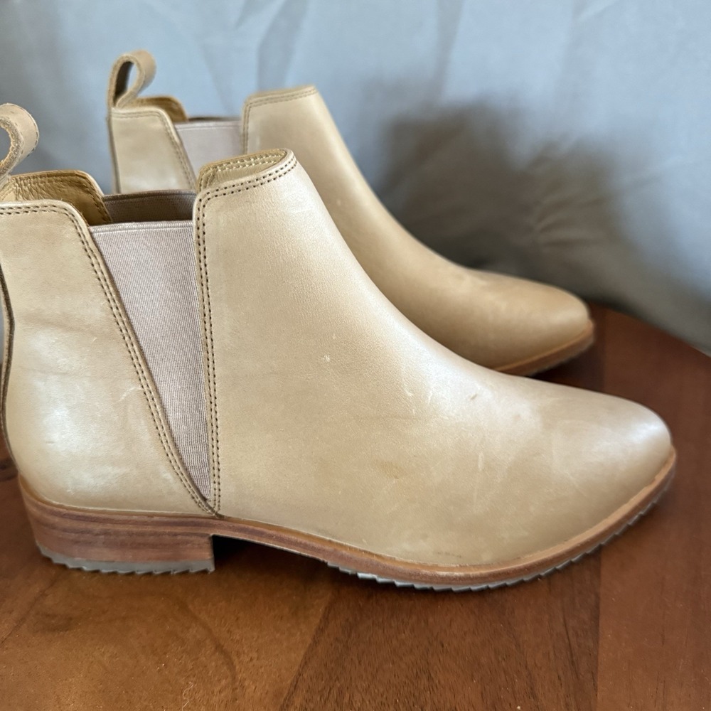 Nisolo Eva Everyday Water-Resistant Leather Chelsea Boot Almond Size 7.5 ‎ NEW